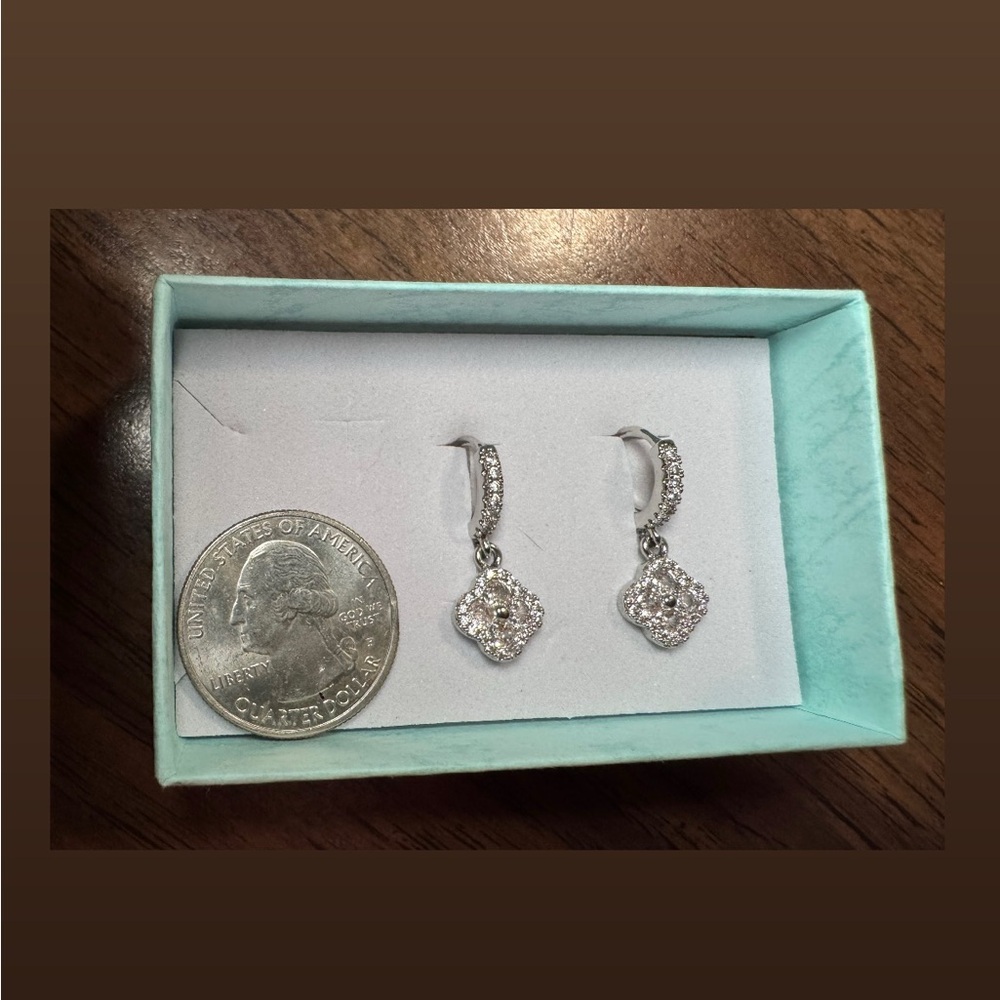 Clover huggie earrings